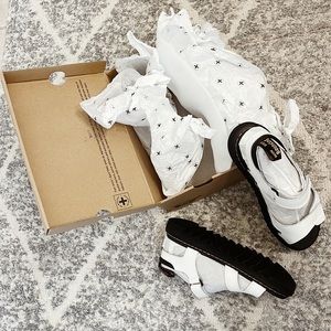 NEW DR. MARTENS WHITE SANDALS ✨